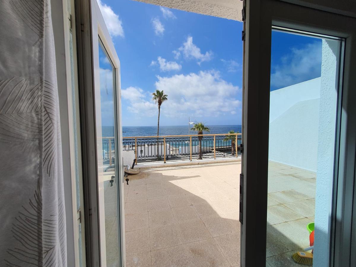 Poseidon 51 - Beachfront Two Bedroom Apartment Paphos Eksteriør billede