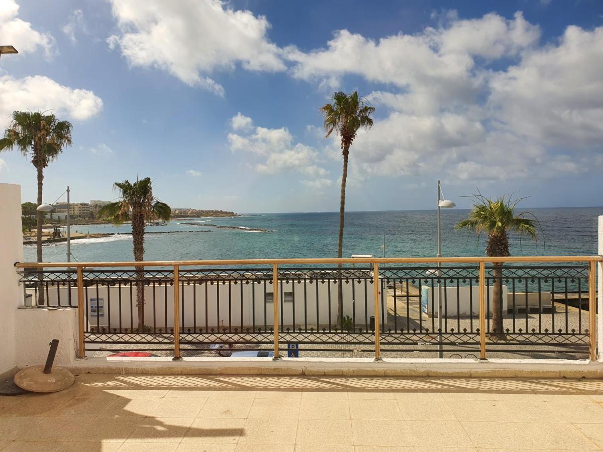 Poseidon 51 - Beachfront Two Bedroom Apartment Paphos Eksteriør billede