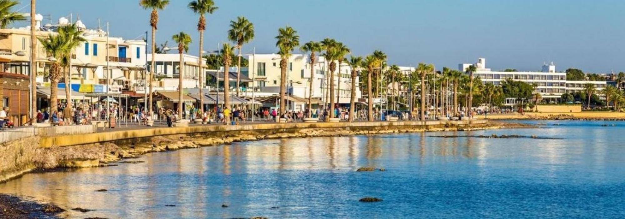 Poseidon 51 - Beachfront Two Bedroom Apartment Paphos Eksteriør billede