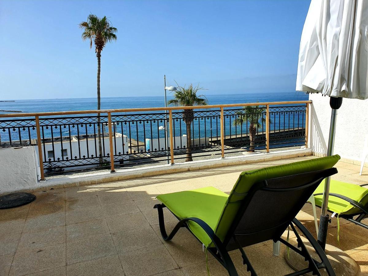 Poseidon 51 - Beachfront Two Bedroom Apartment Paphos Eksteriør billede